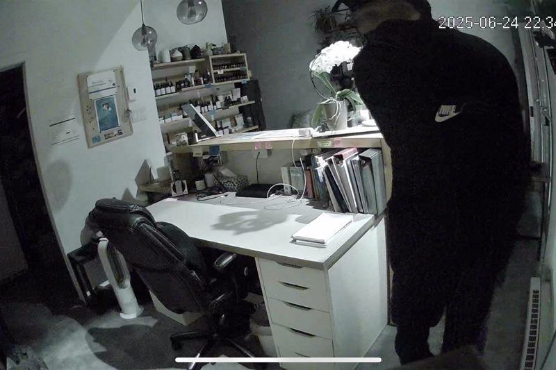 Suspect recherché pour vol et introduction par infraction
